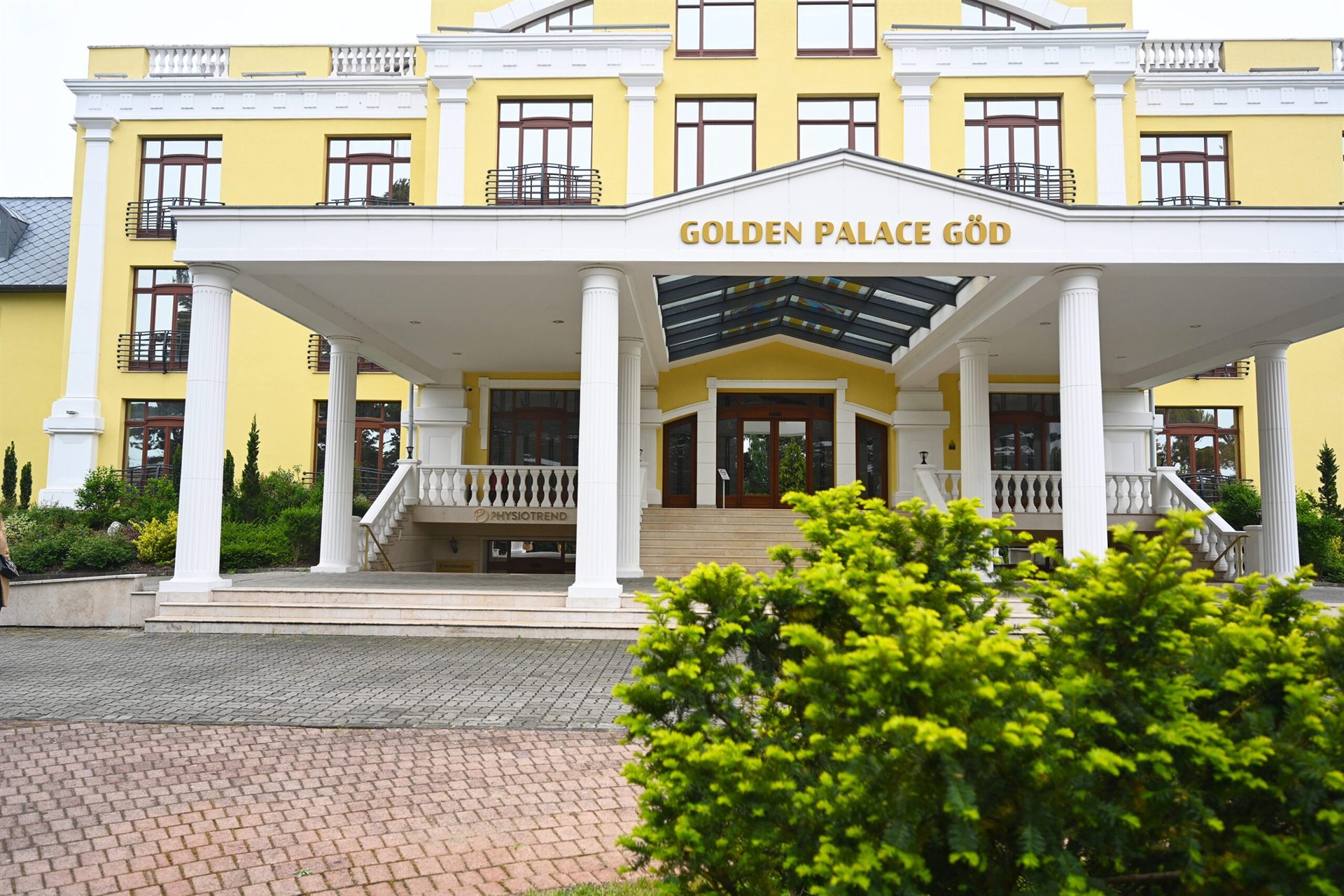 A gödi Golden Palace épülete